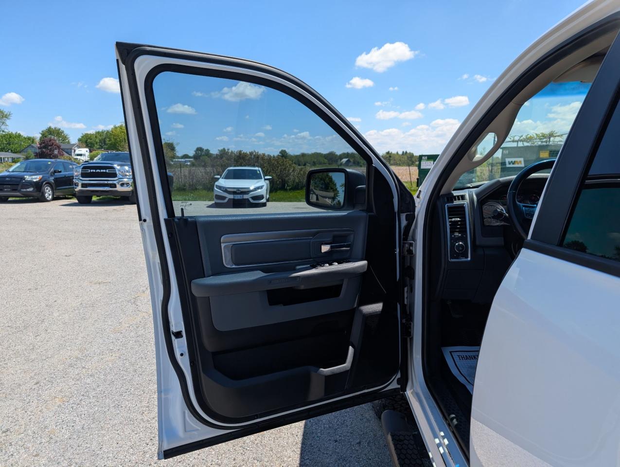 2017 RAM 1500 4WD CREW CAB 149" SLT - Photo #13