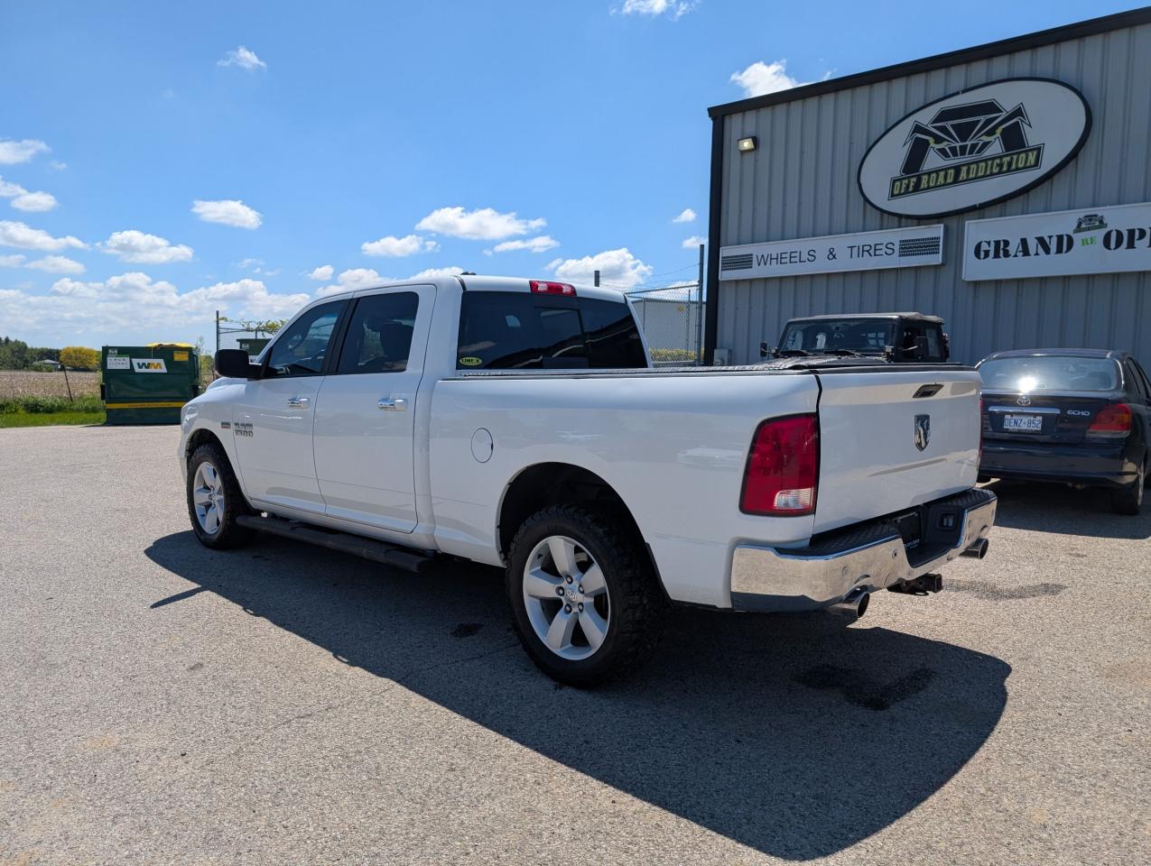 2017 RAM 1500 4WD CREW CAB 149" SLT - Photo #3