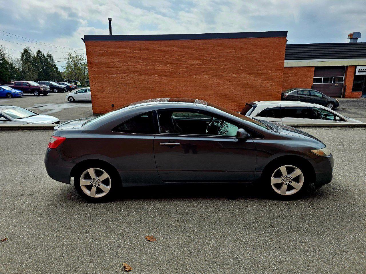 2009 Honda Civic Cpe LX Automatic with Sunroof - Photo #4