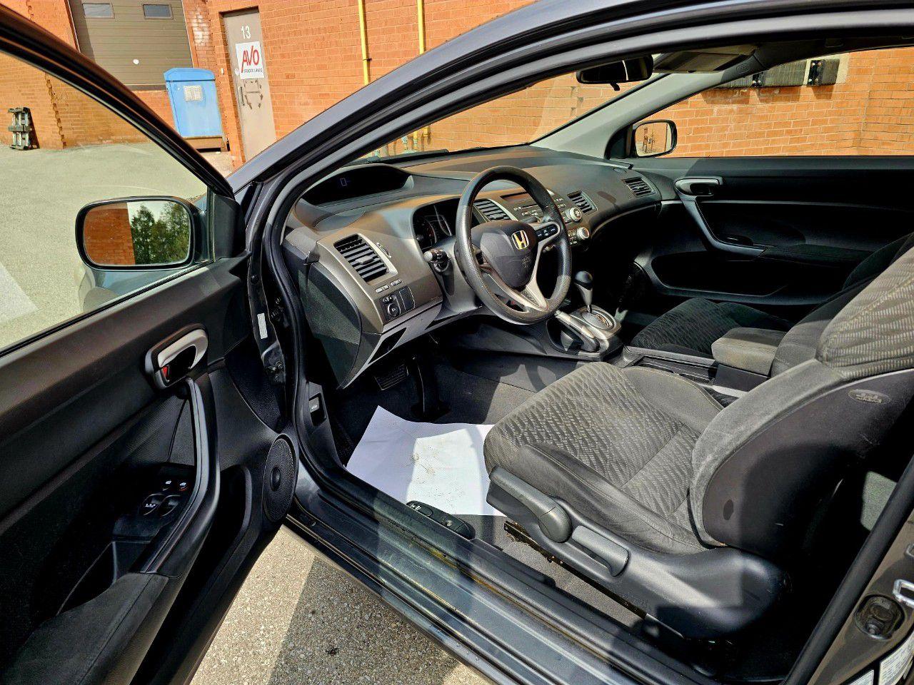 2009 Honda Civic Cpe LX Automatic with Sunroof - Photo #9
