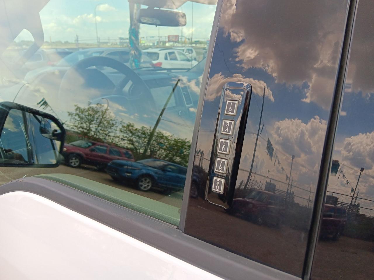 2020 Ford F-150 XLT Crewcab 4x4, Trailer Pkg, BU Cam, Remote, XTR - Photo #7