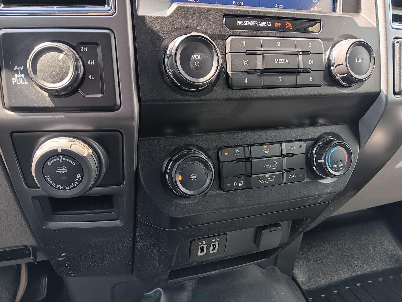 2020 Ford F-150 XLT Crewcab 4x4, Trailer Pkg, BU Cam, Remote, XTR - Photo #20