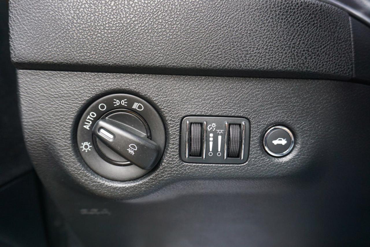 2012 Dodge Charger SRT-8 HEMI 6.4L SUPERBEE CERTIFIED *SERVICE RECORDS* BLUETOOTH HEATED SEATS CRUISE ALLOYS - Photo #27