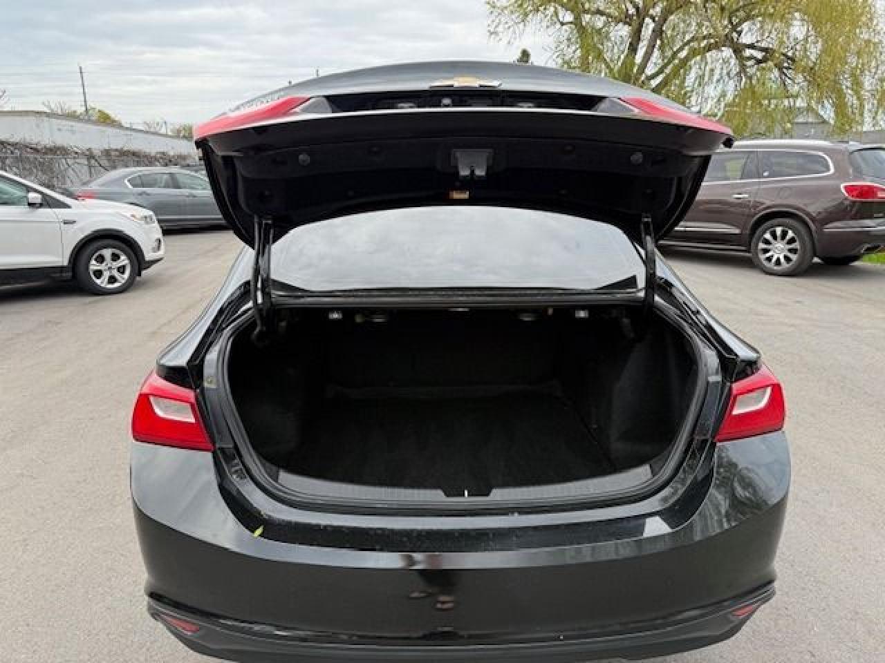 2016 Chevrolet Malibu LT - Photo #9
