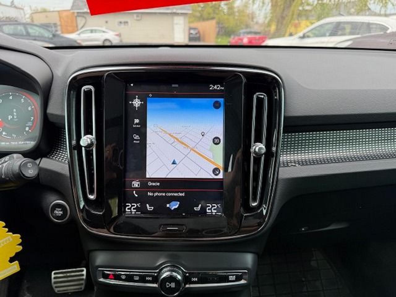 2020 Volvo XC40 R-Design - Photo #3