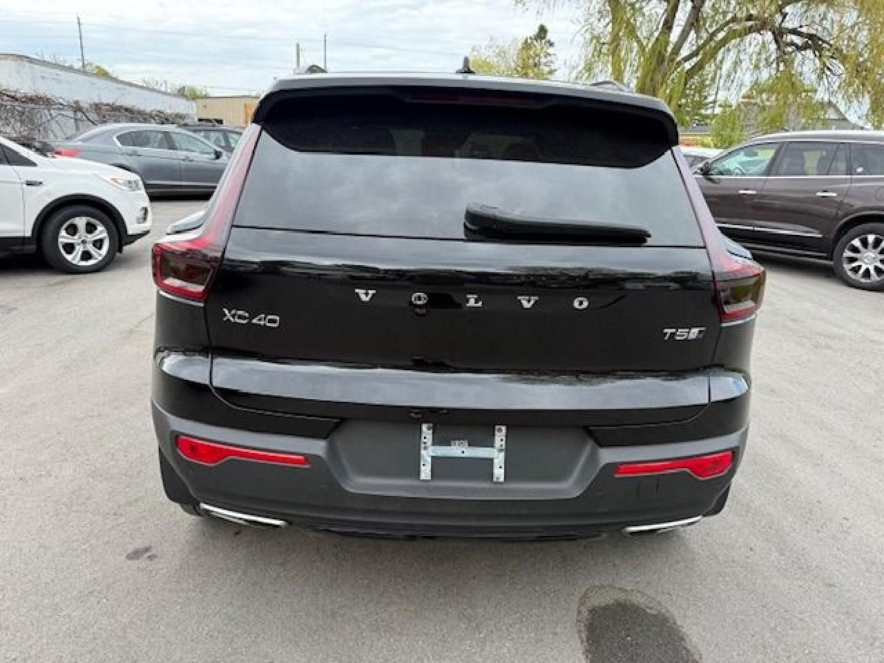 2020 Volvo XC40 R-Design - Photo #4
