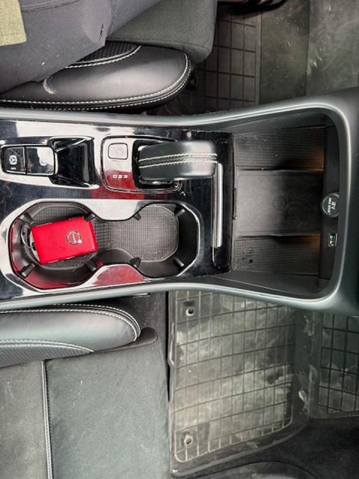 2020 Volvo XC40 R-Design - Photo #5
