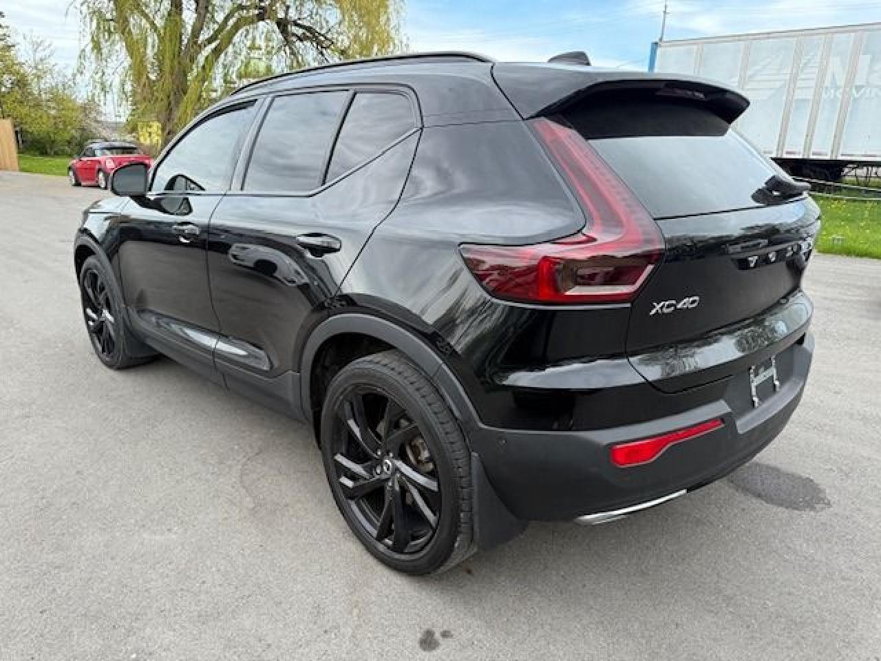 2020 Volvo XC40 R-Design - Photo #6