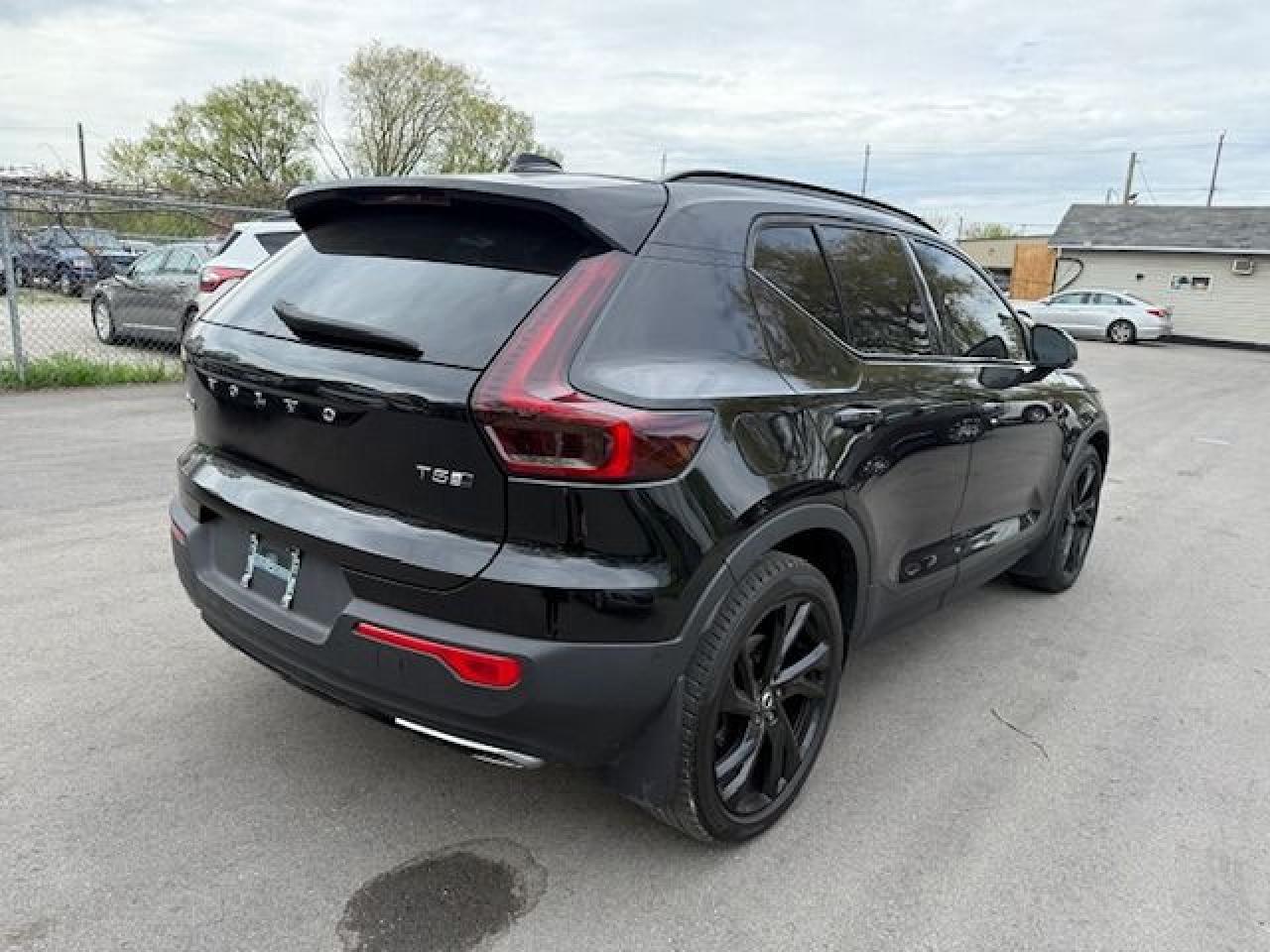 2020 Volvo XC40 R-Design - Photo #12