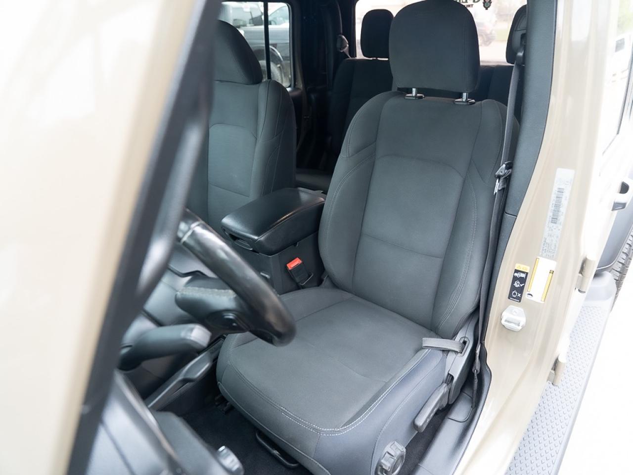 2020 Jeep Gladiator Sport S Soft Top Photo16