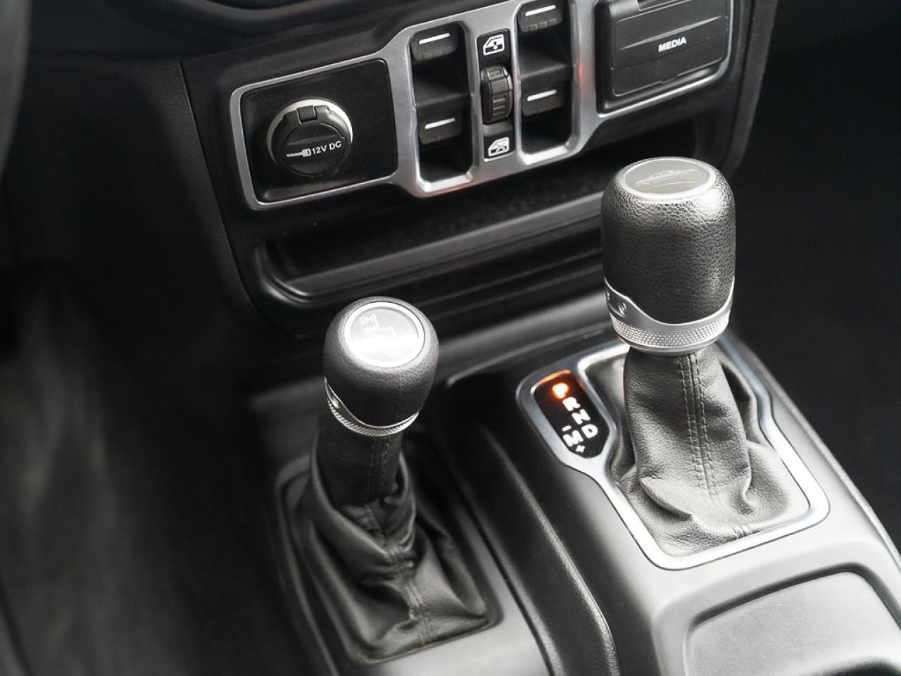 2020 Jeep Gladiator Sport S Soft Top Photo11