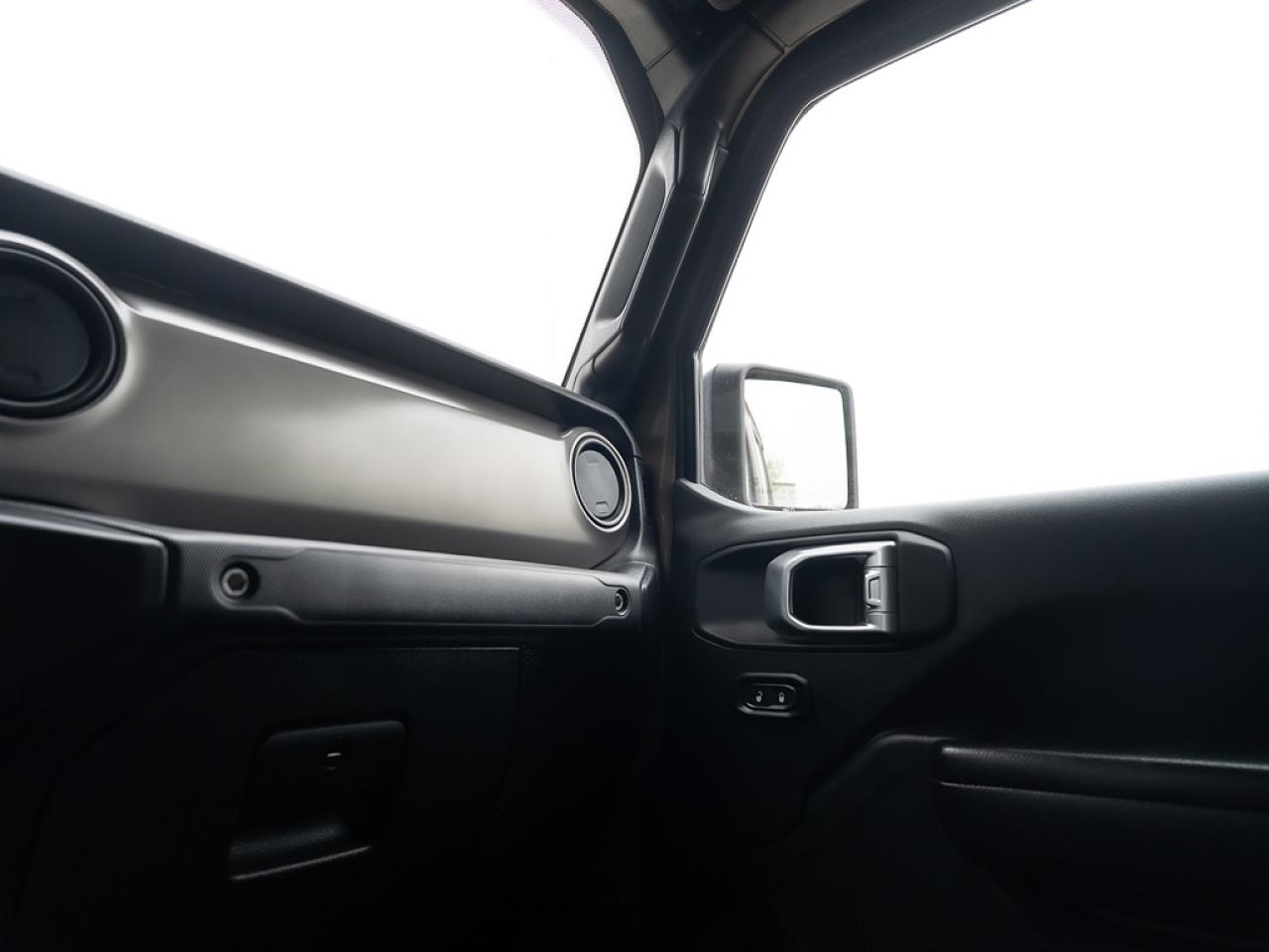 2020 Jeep Gladiator Sport S Soft Top Photo13