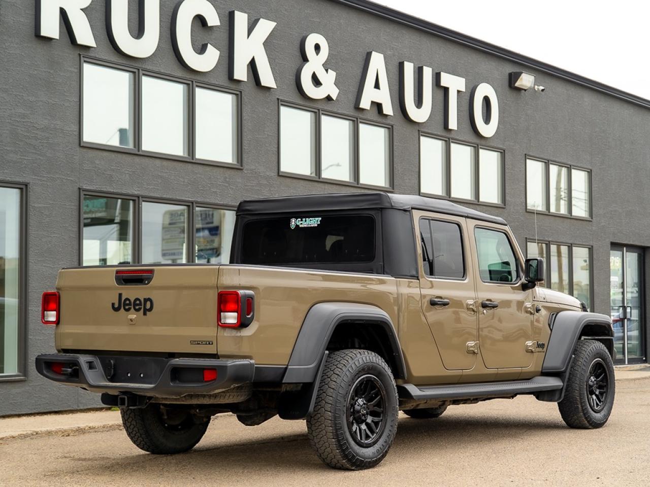 2020 Jeep Gladiator Sport S Soft Top Photo5
