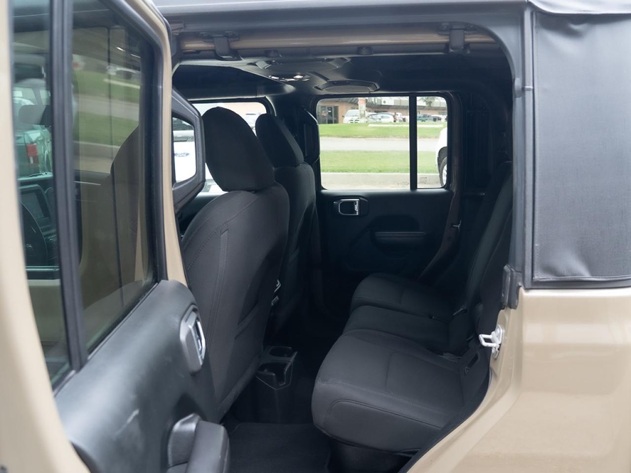 2020 Jeep Gladiator Sport S Soft Top Photo17