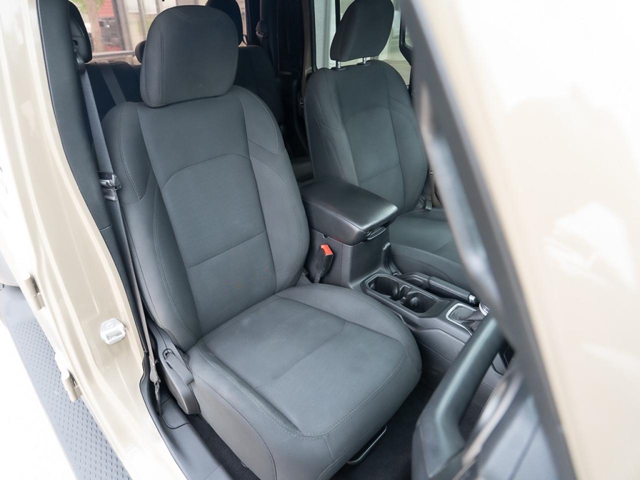 2020 Jeep Gladiator Sport S Soft Top Photo40