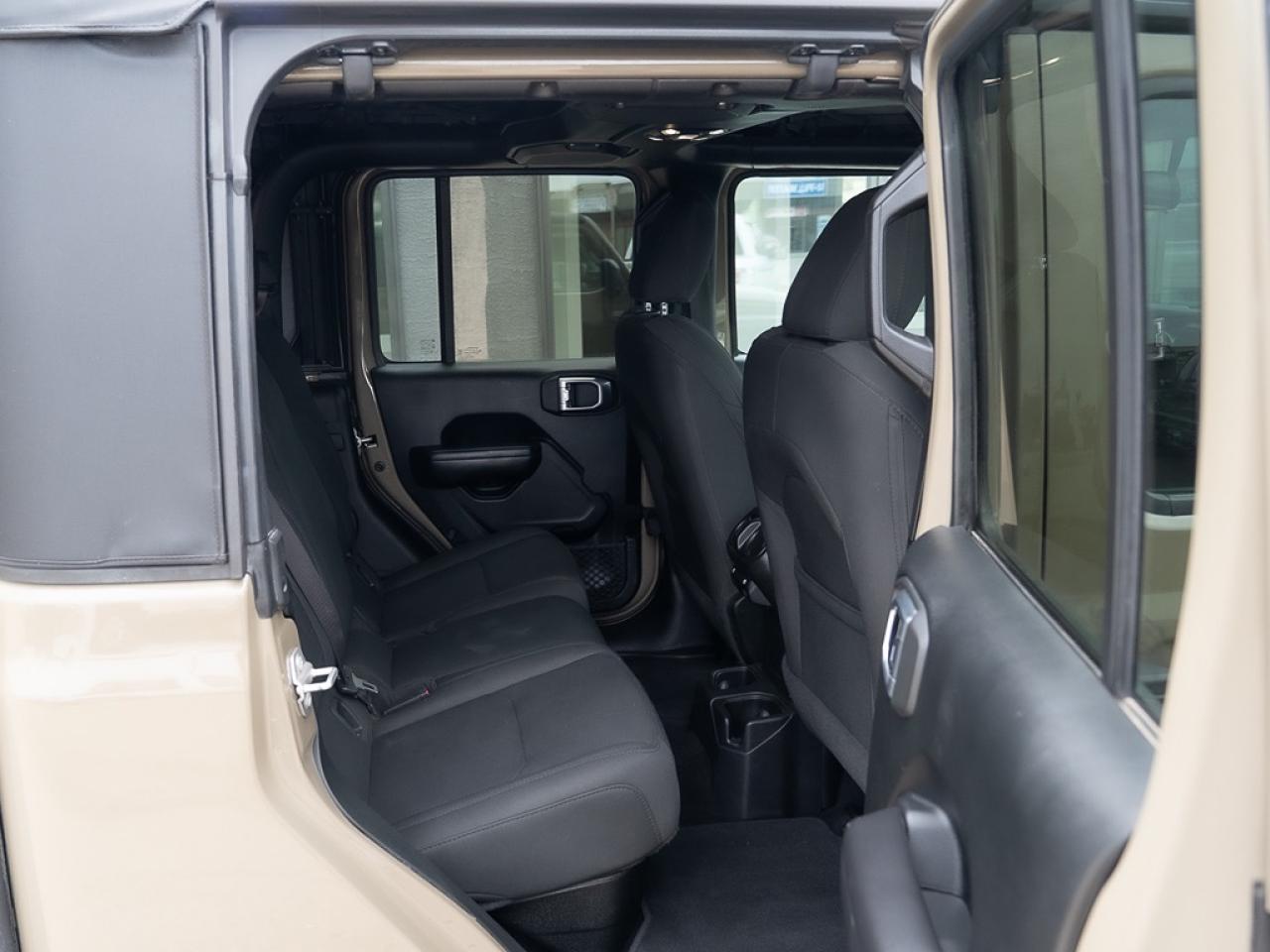 2020 Jeep Gladiator Sport S Soft Top Photo18