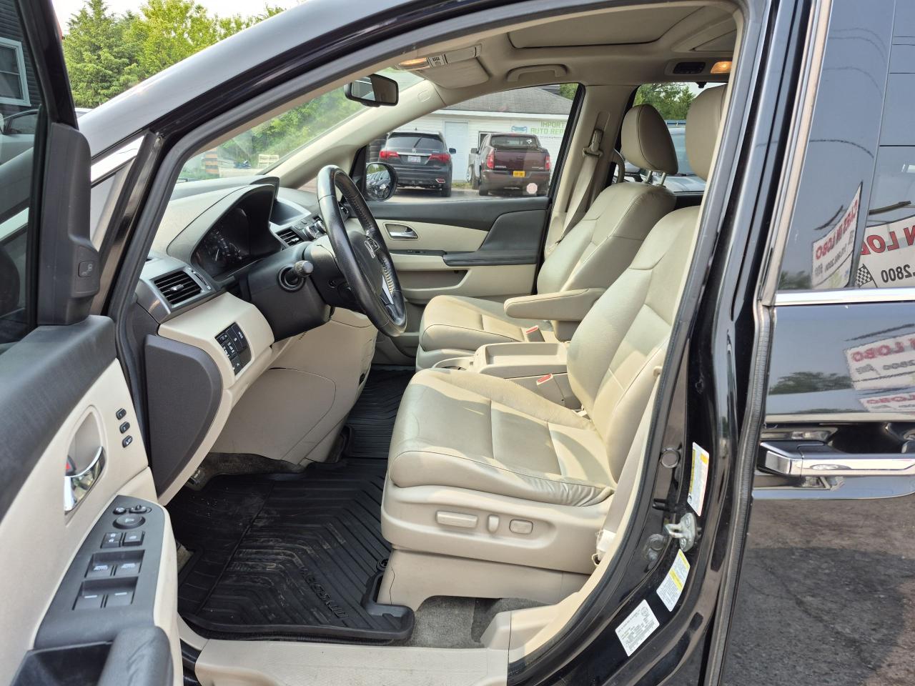 2014 Honda Odyssey Touring w/RES & Navi Photo10