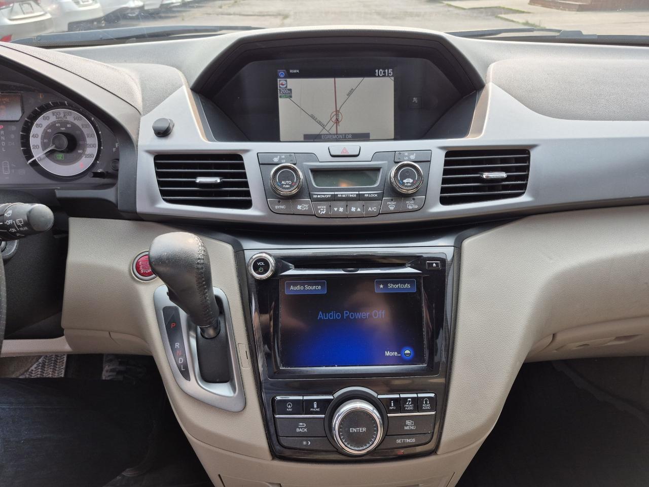 2014 Honda Odyssey Touring w/RES & Navi Photo20