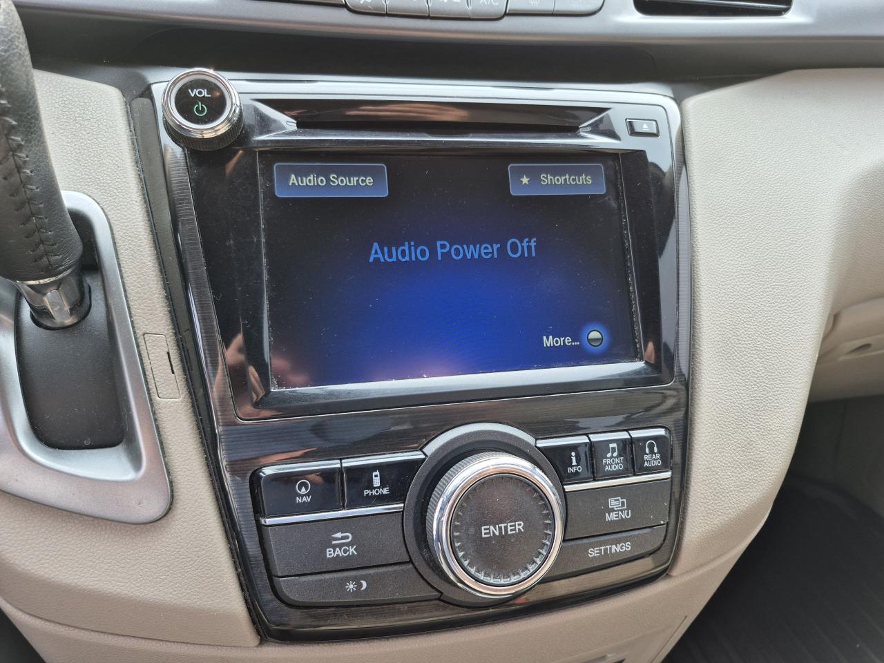 2014 Honda Odyssey Touring w/RES & Navi Photo22