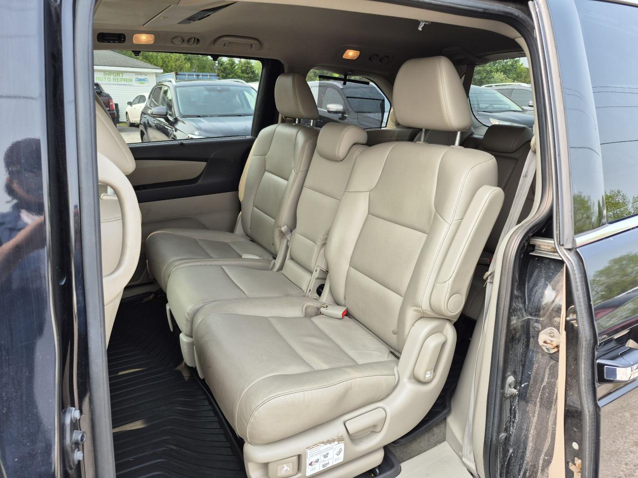 2014 Honda Odyssey Touring w/RES & Navi Photo14