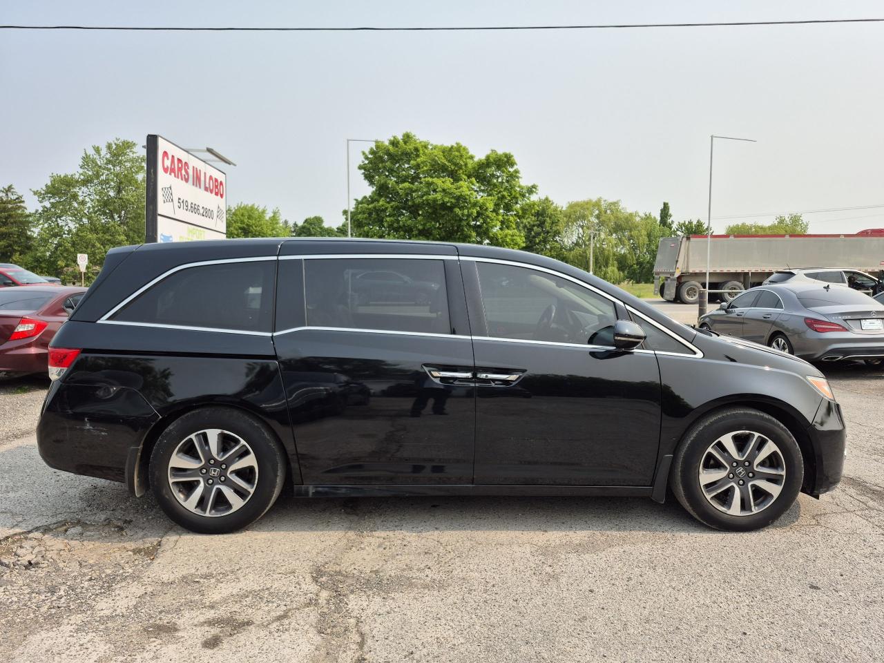 2014 Honda Odyssey Touring w/RES & Navi Photo2