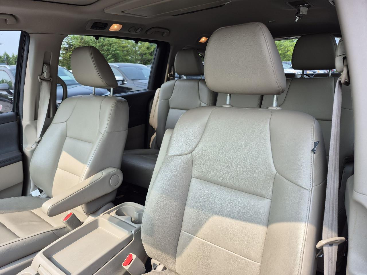2014 Honda Odyssey Touring w/RES & Navi Photo13