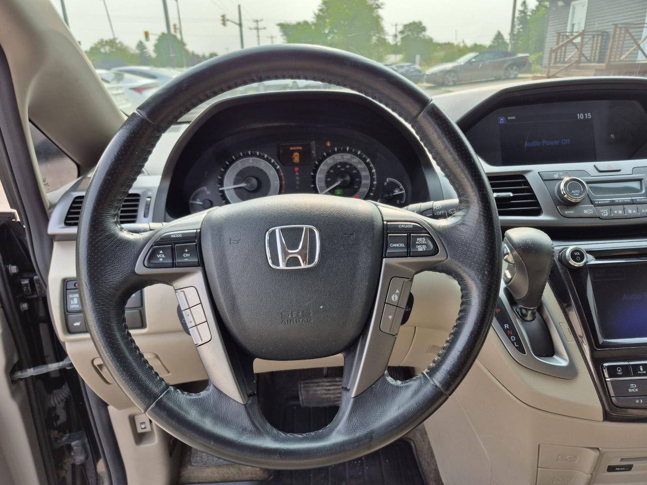 2014 Honda Odyssey Touring w/RES & Navi Photo19