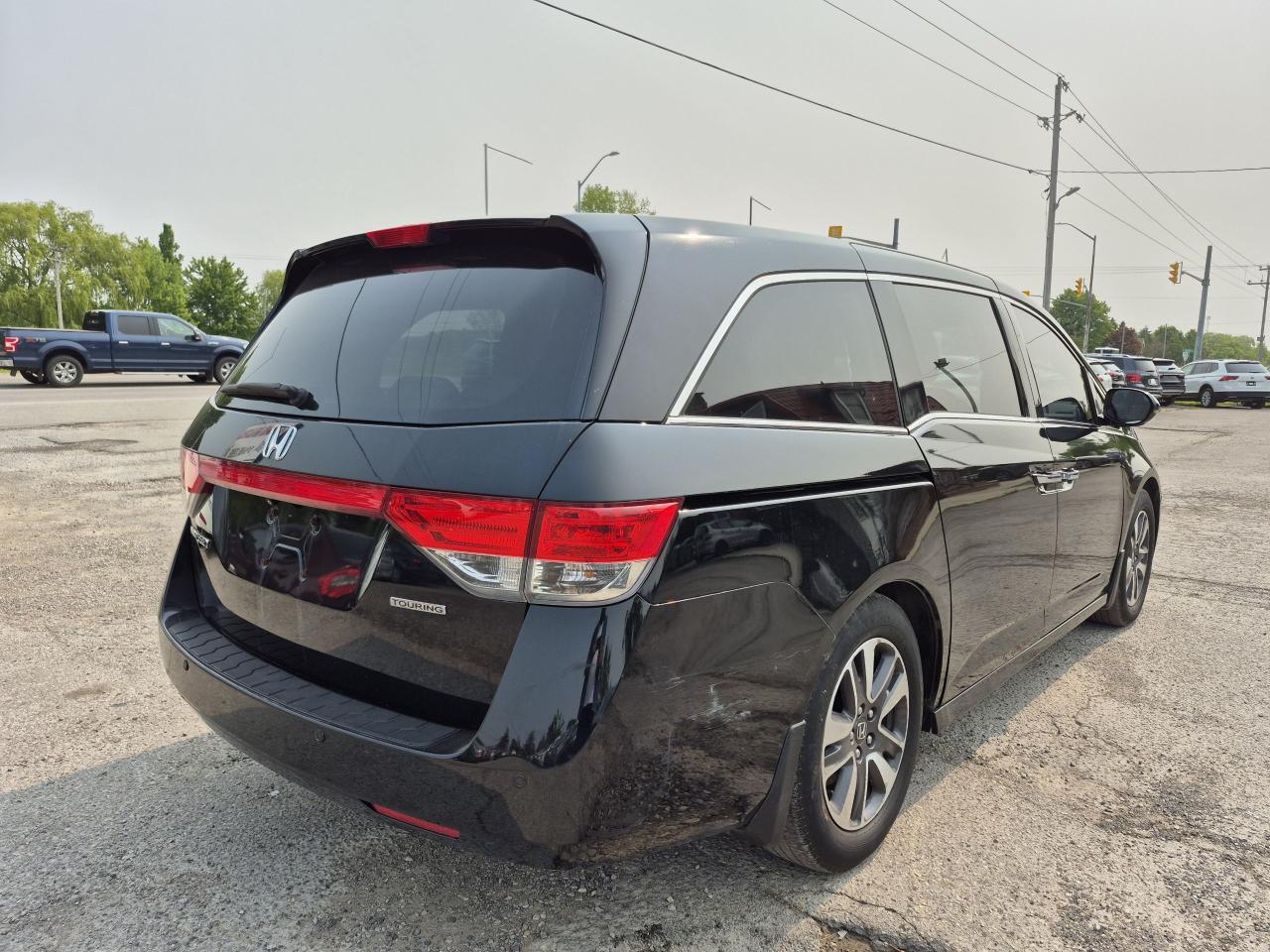 2014 Honda Odyssey Touring w/RES & Navi Photo3