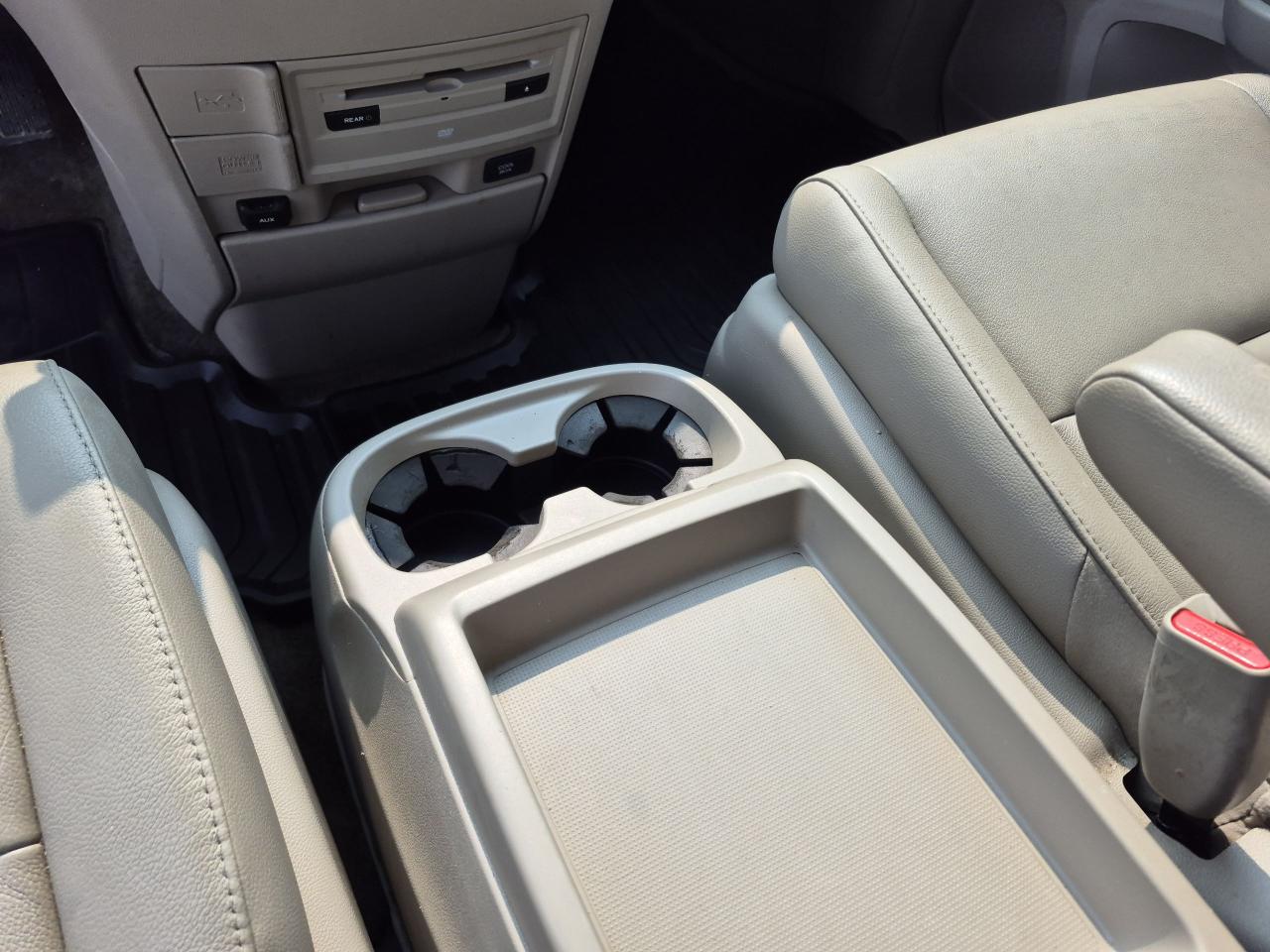 2014 Honda Odyssey Touring w/RES & Navi Photo18