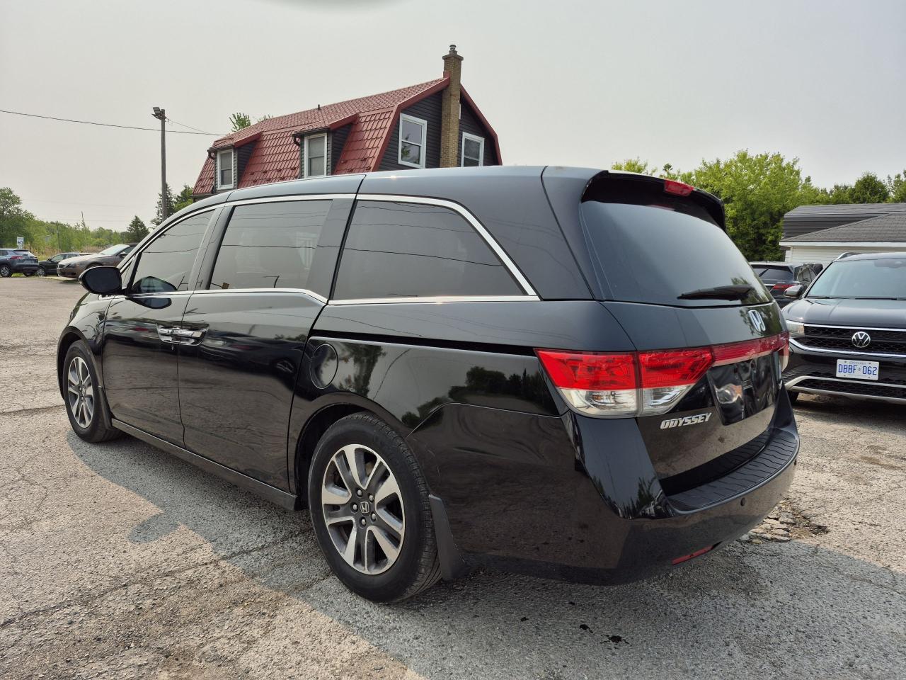 2014 Honda Odyssey Touring w/RES & Navi Photo5
