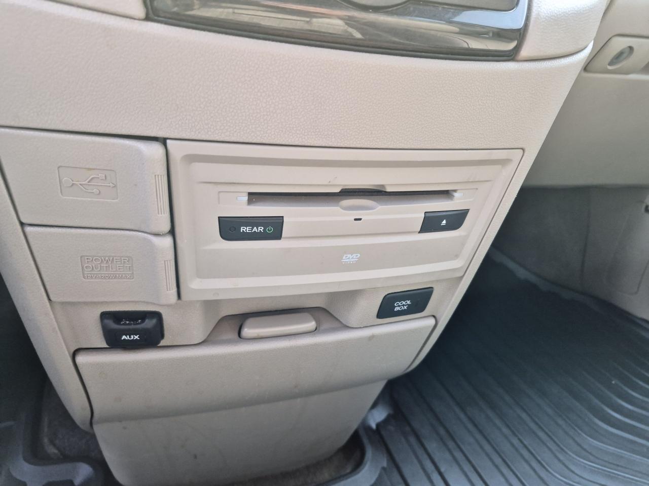 2014 Honda Odyssey Touring w/RES & Navi Photo21