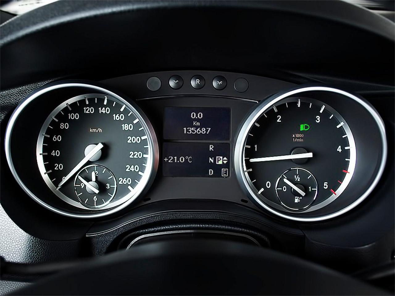 2013 Mercedes-Benz R350 BLUETEC | AMG | NAVI | REARCAM | PANOROOF - Photo #15