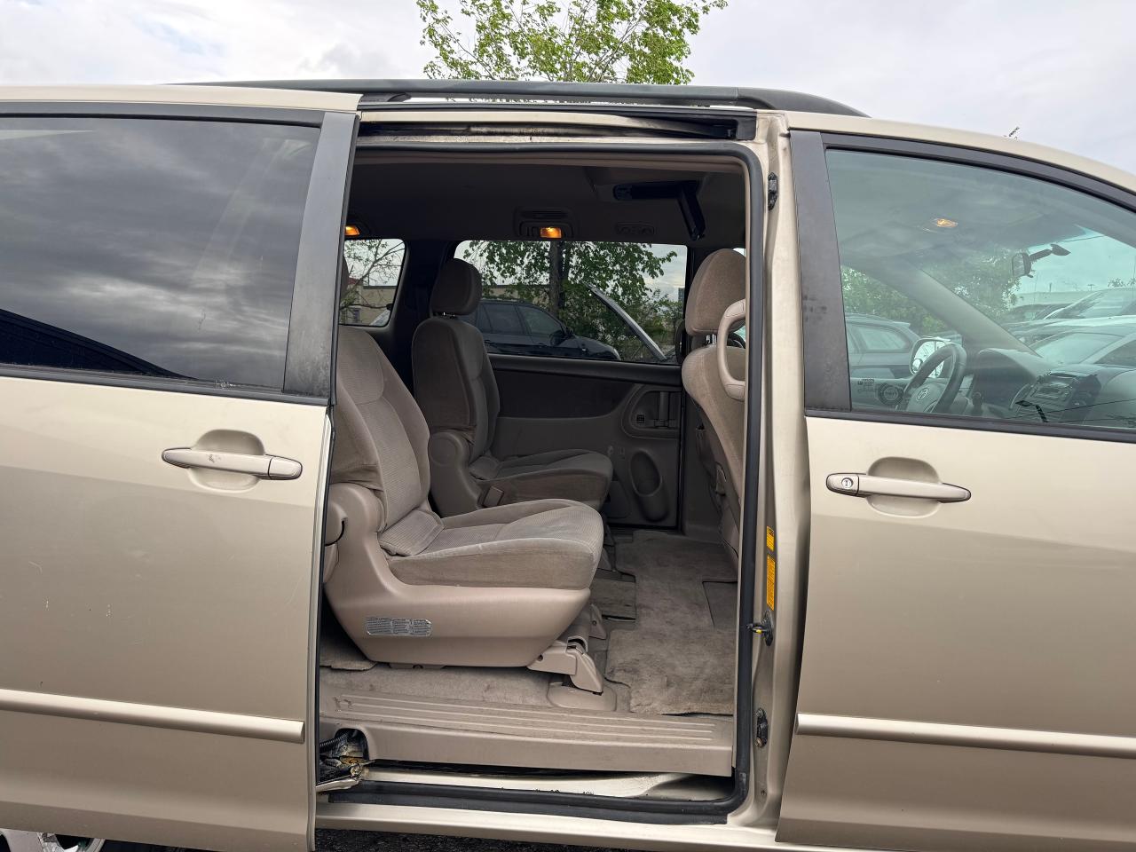 2004 Toyota Sienna CE - Photo #29