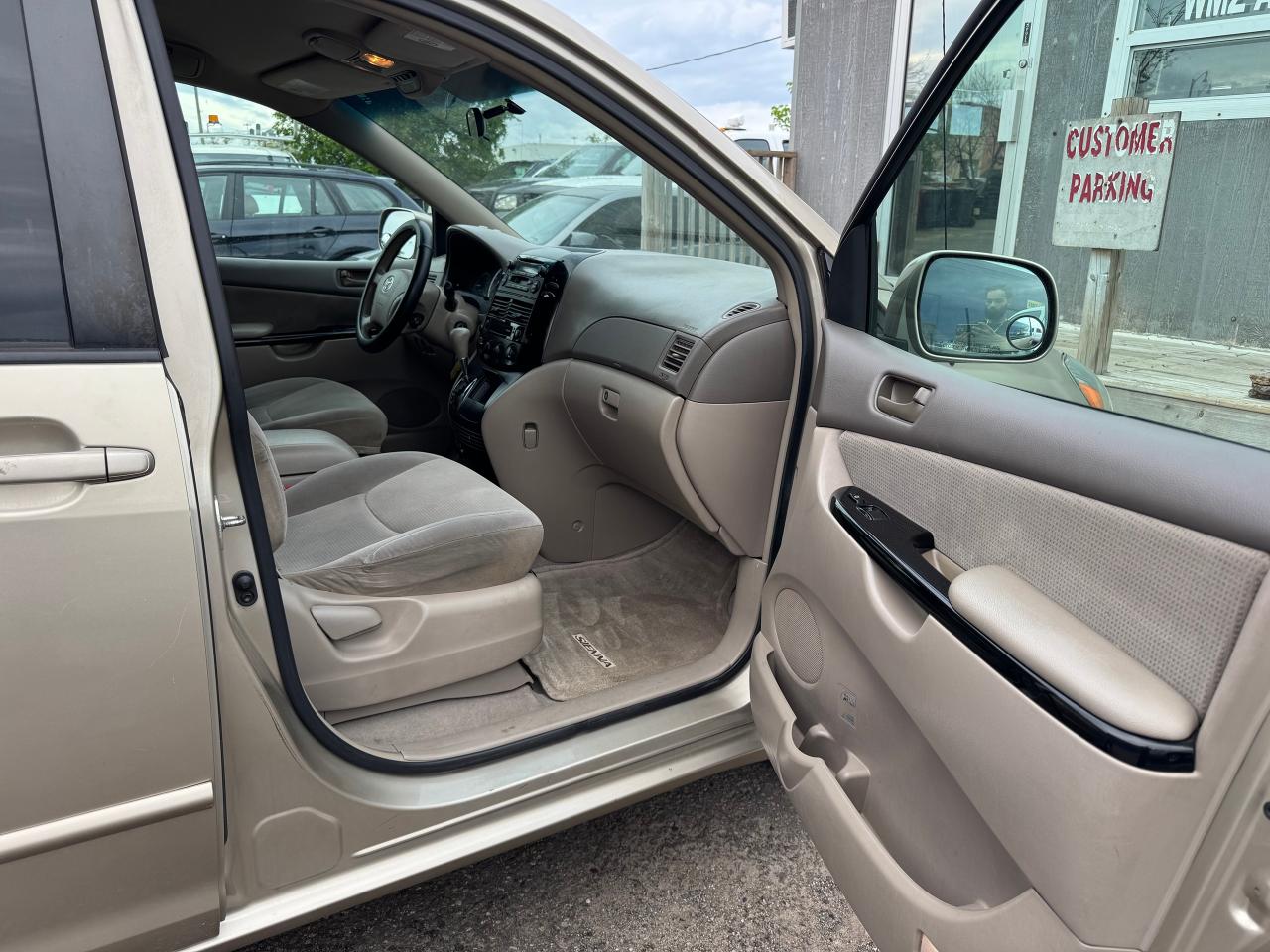2004 Toyota Sienna CE - Photo #23
