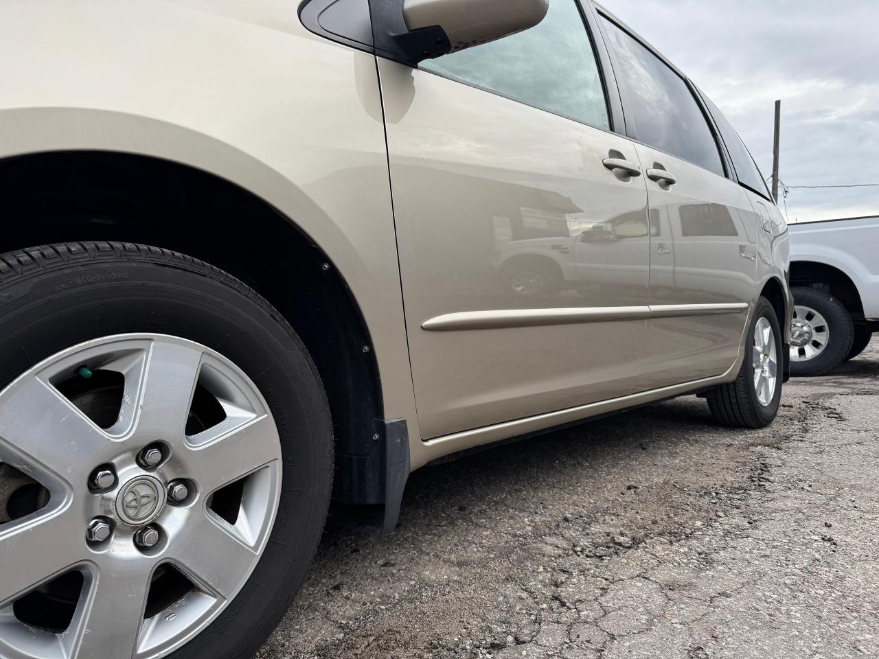 2004 Toyota Sienna CE - Photo #15
