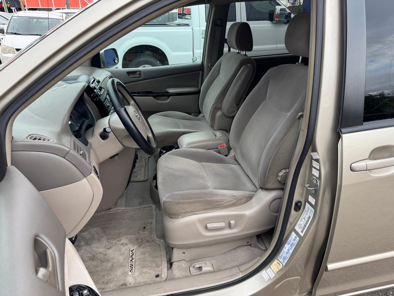 2004 Toyota Sienna CE - Photo #21