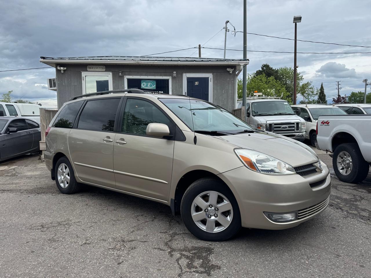 2004 Toyota Sienna CE - Photo #10