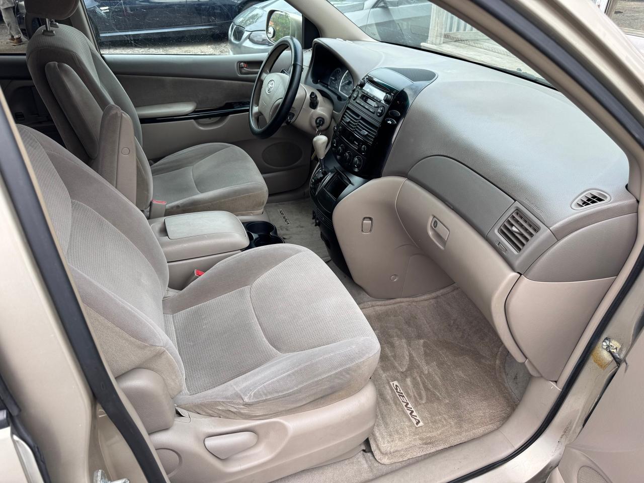 2004 Toyota Sienna CE - Photo #24
