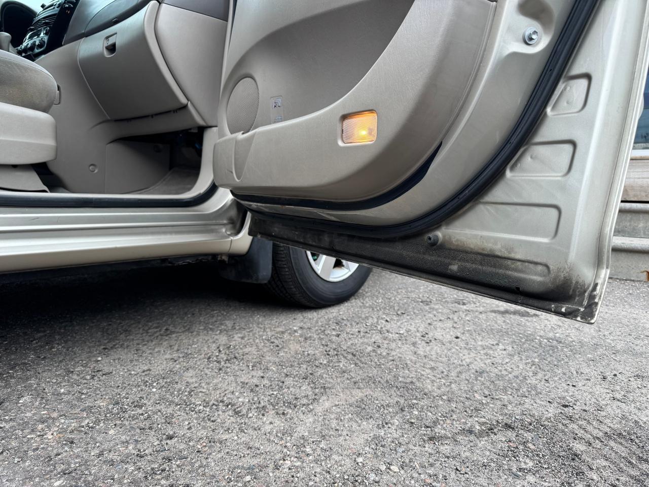 2004 Toyota Sienna CE - Photo #28