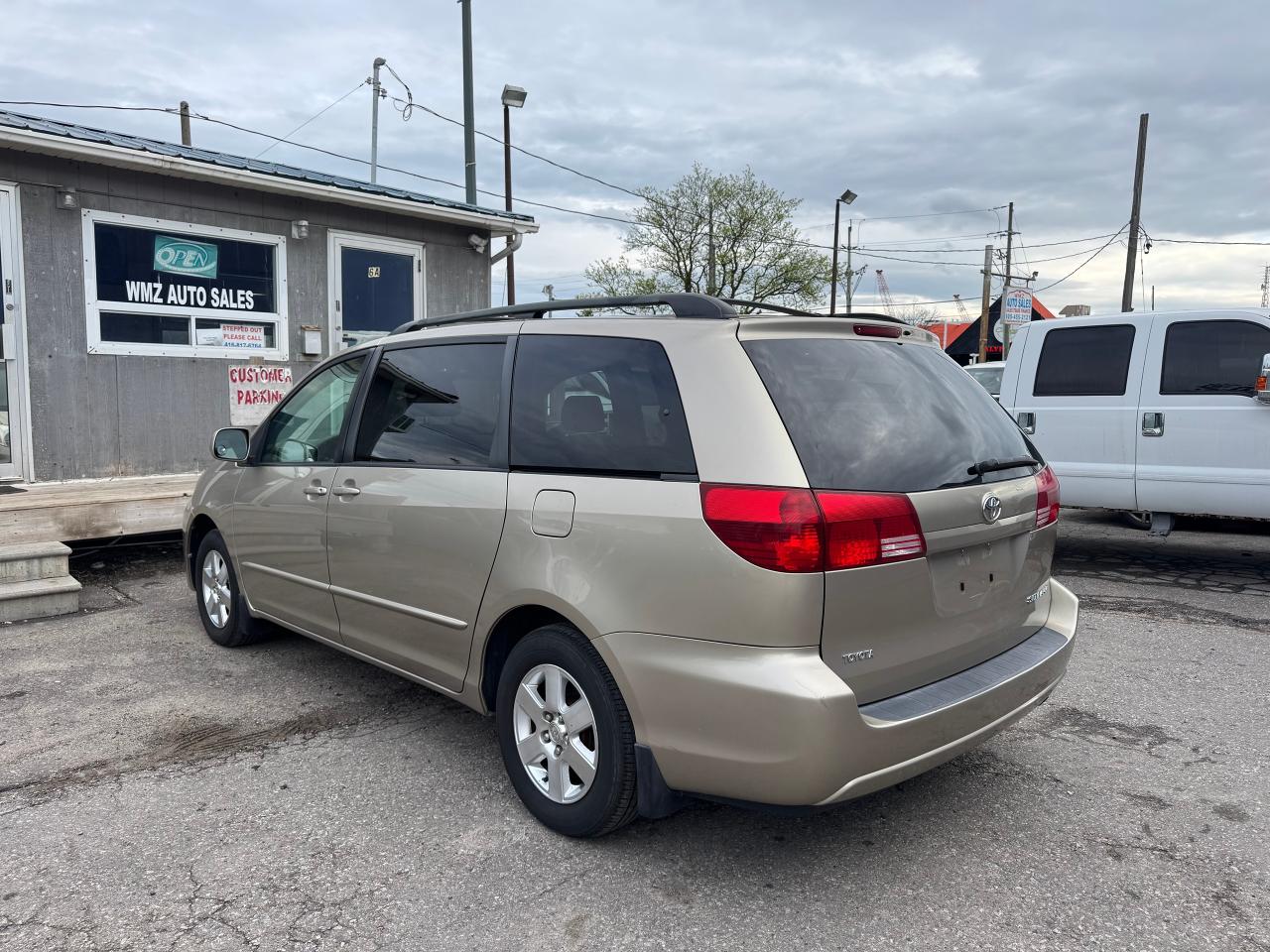 2004 Toyota Sienna CE - Photo #6