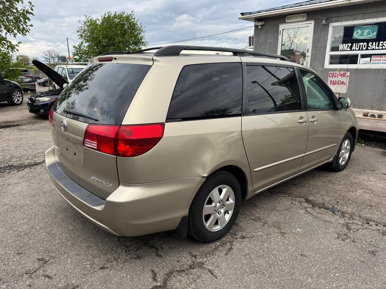 2004 Toyota Sienna CE - Photo #8