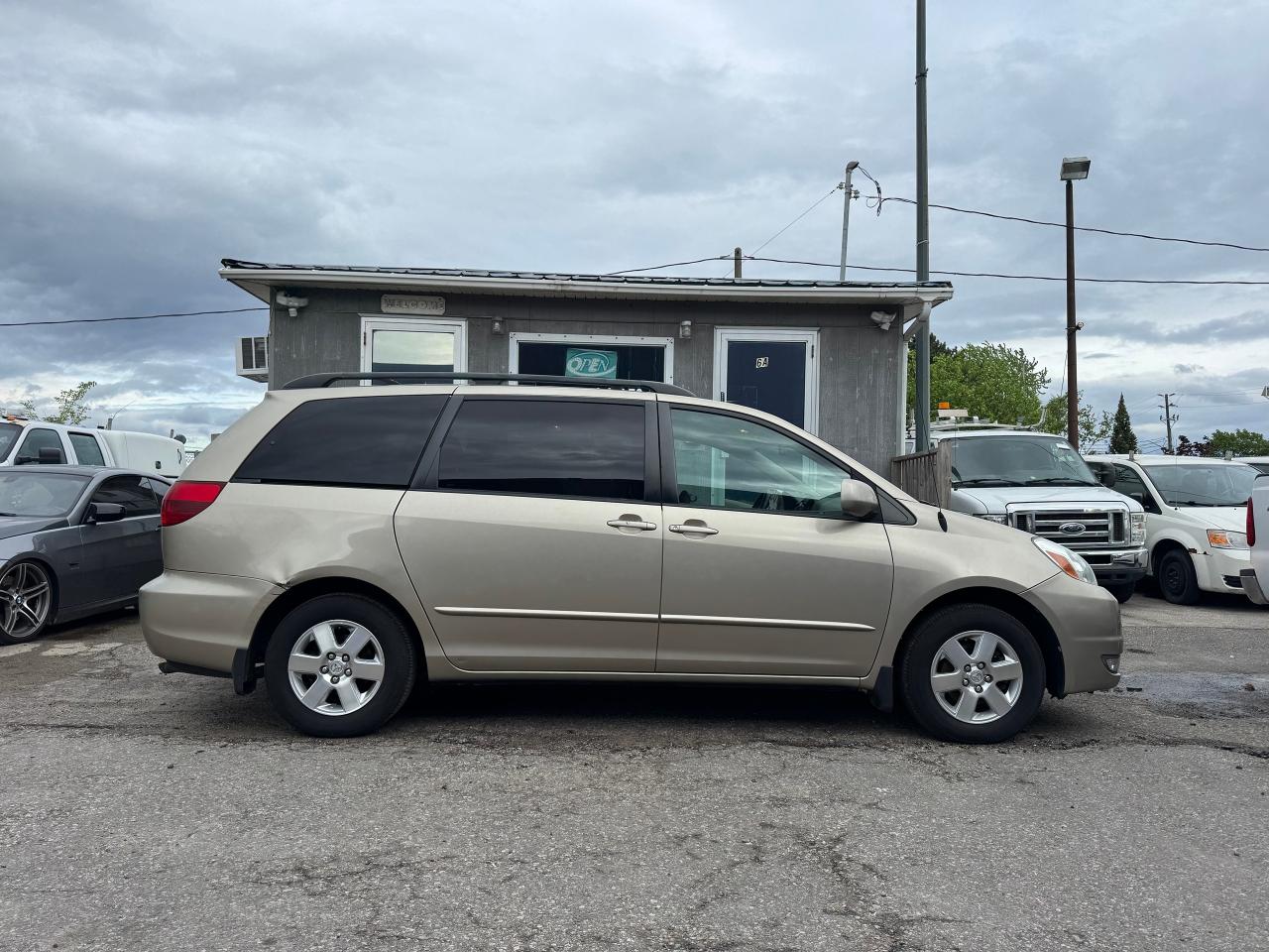 2004 Toyota Sienna CE - Photo #9