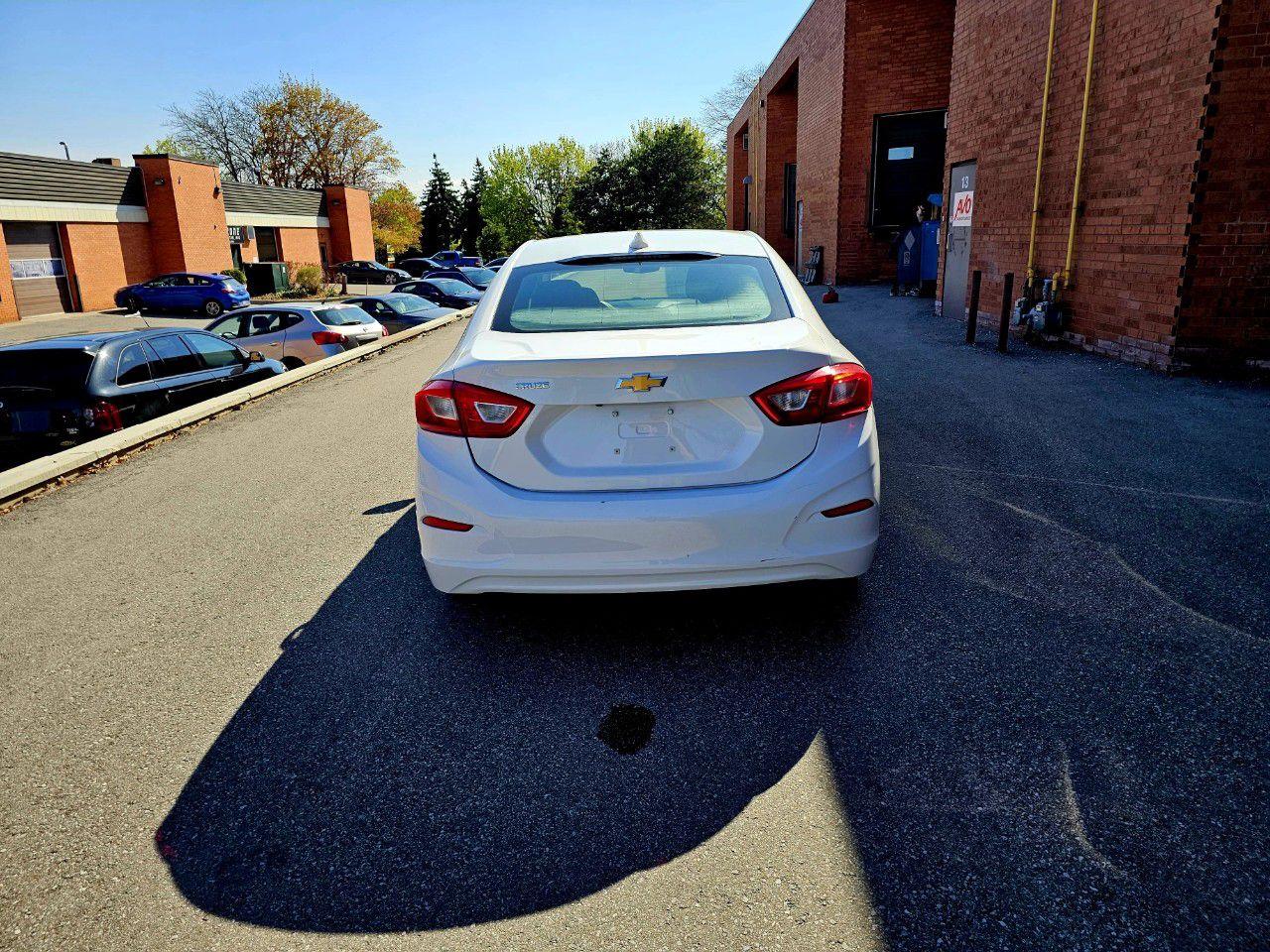 2017 Chevrolet Cruze Sedan LT (Automatic) - Photo #5