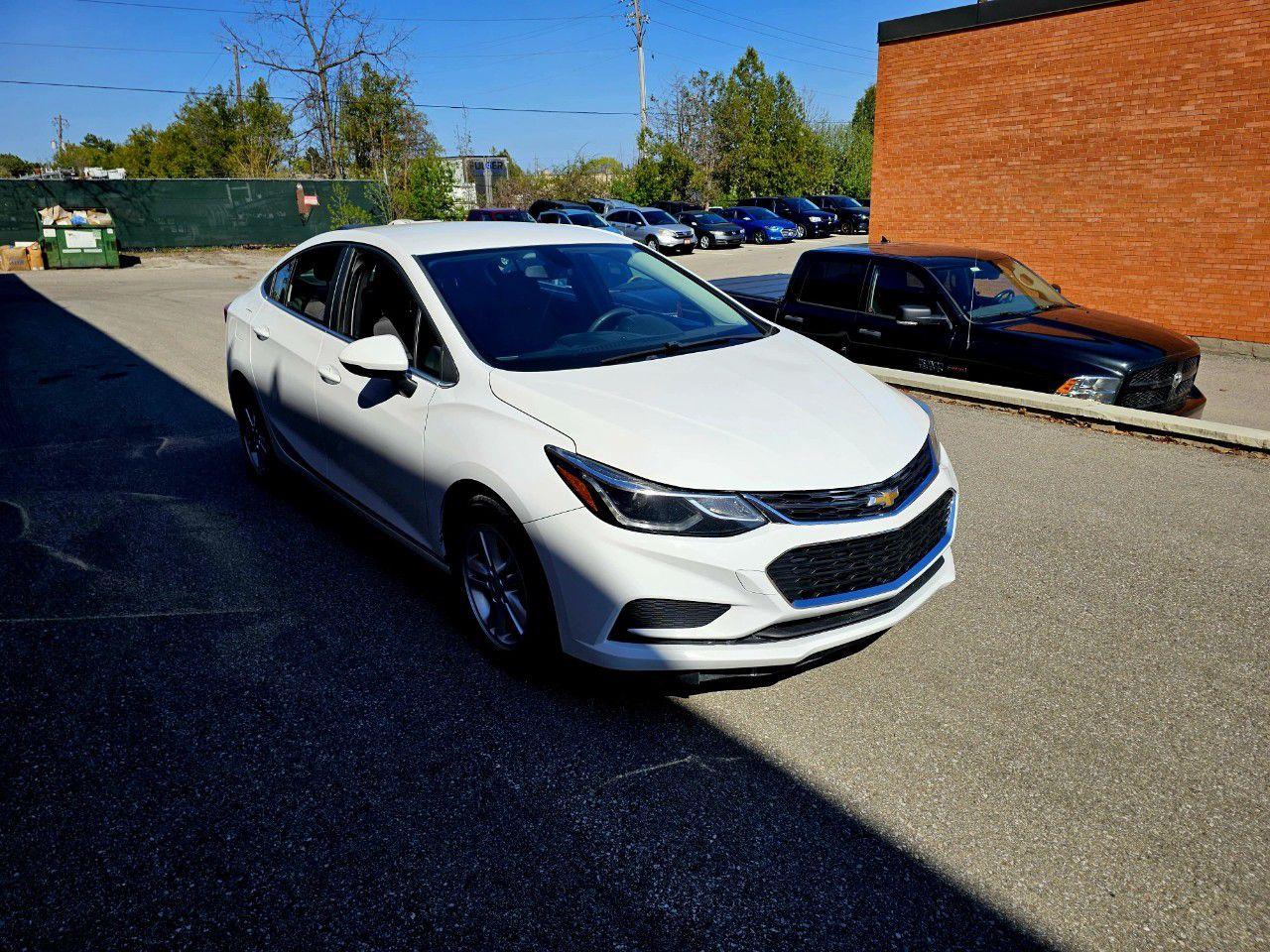 2017 Chevrolet Cruze Sedan LT (Automatic) - Photo #2