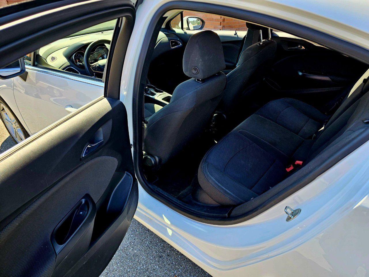 2017 Chevrolet Cruze Sedan LT (Automatic) - Photo #12