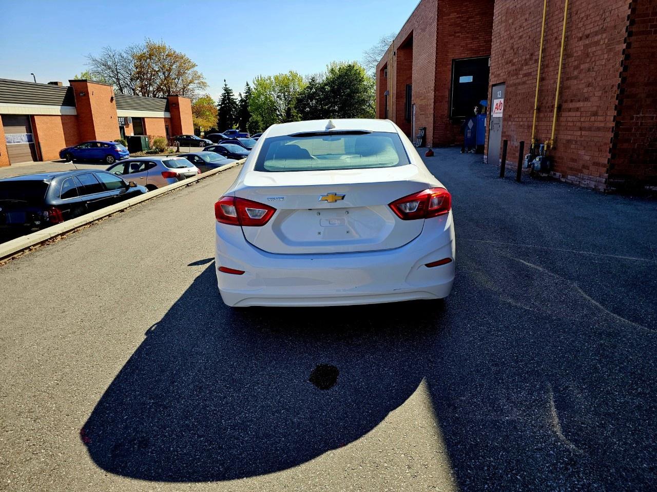 2017 Chevrolet Cruze Sedan LT (Automatic) Photo4