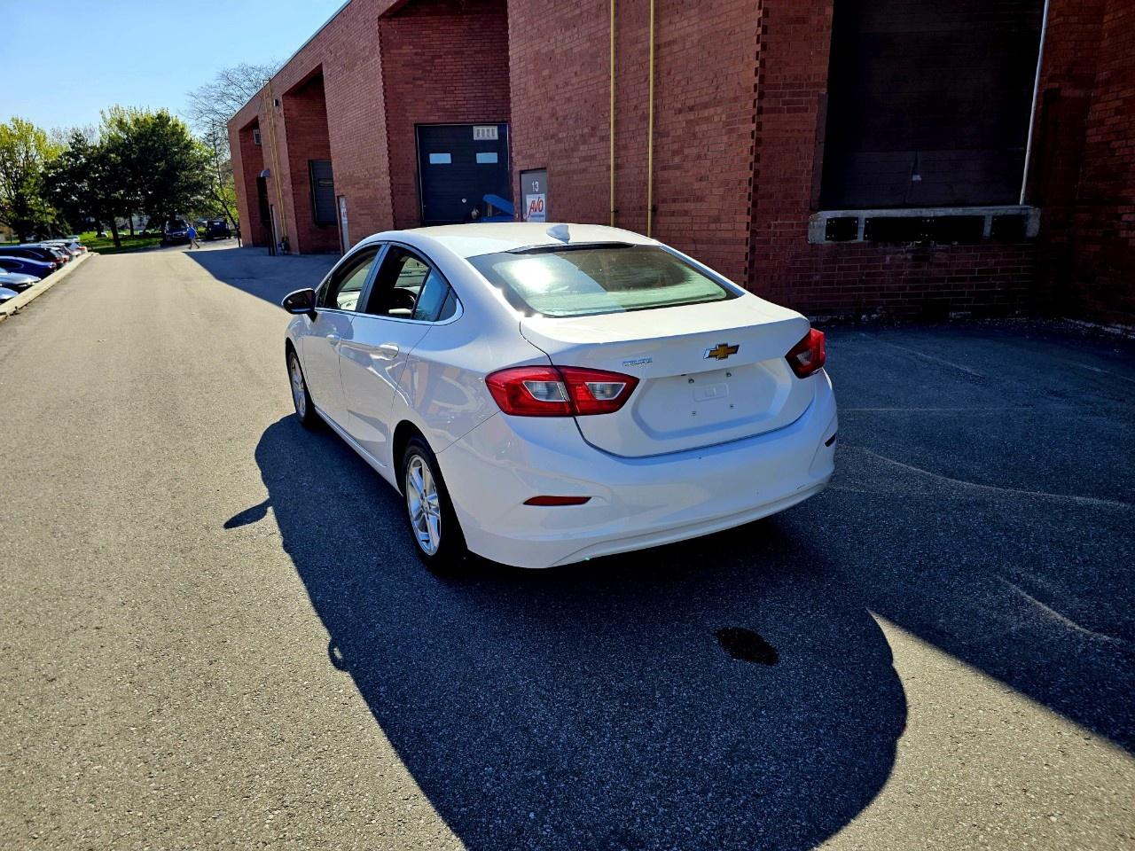 2017 Chevrolet Cruze Sedan LT (Automatic) - Photo #4