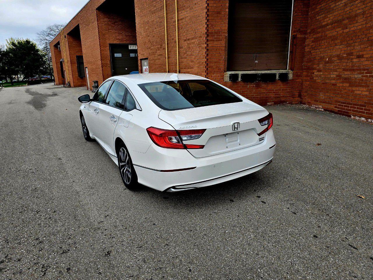 2019 Honda Accord Hybrid Touring CVT Hybrid Sedan - Photo #4