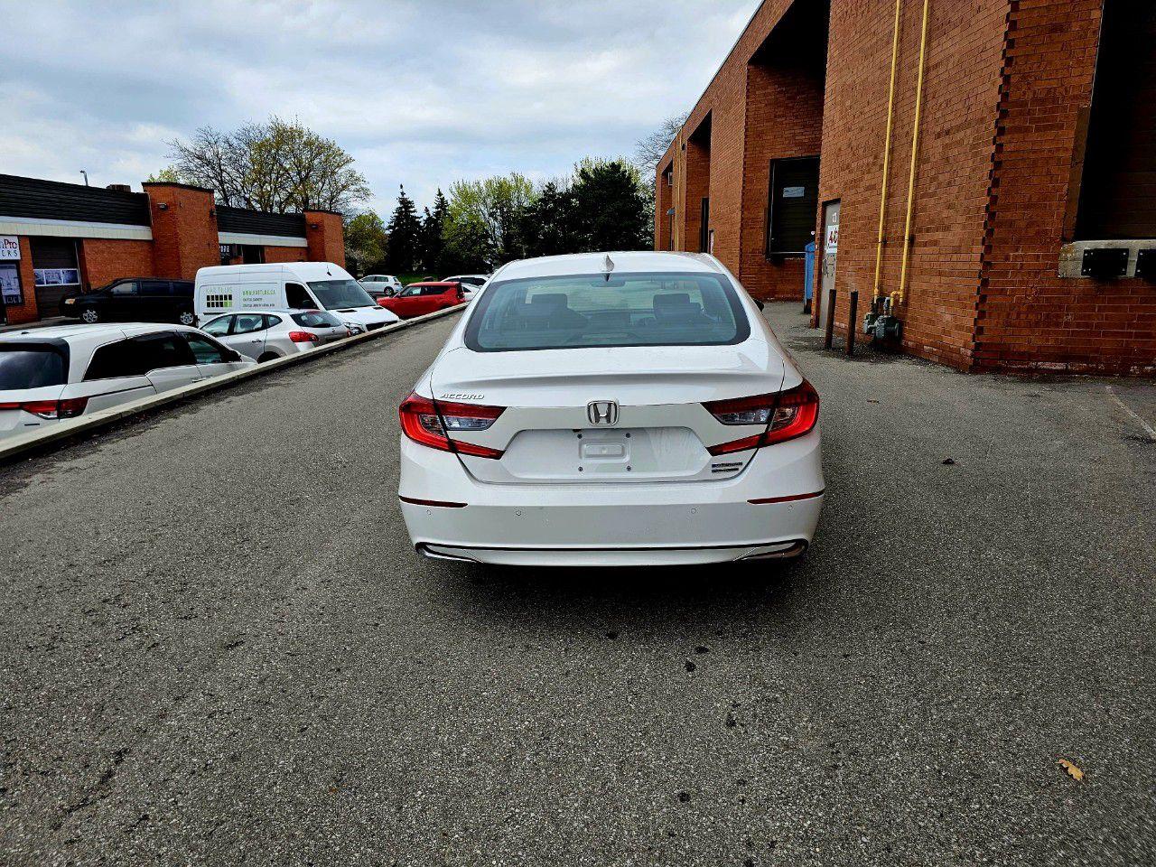 2019 Honda Accord Hybrid Touring CVT Hybrid Sedan - Photo #5
