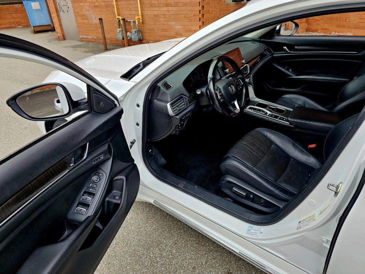 2019 Honda Accord Hybrid Touring CVT Hybrid Sedan - Photo #17